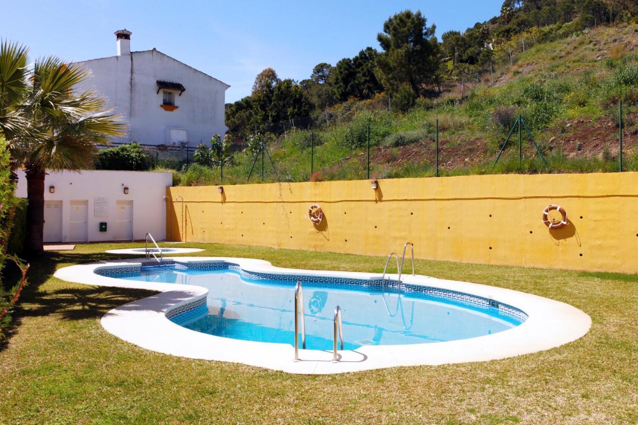 3 Bedroom Townhouse Benahavis Village Exterior photo
